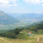Pogled sa katuna Radončiča na Plavsko jezero i dolinu